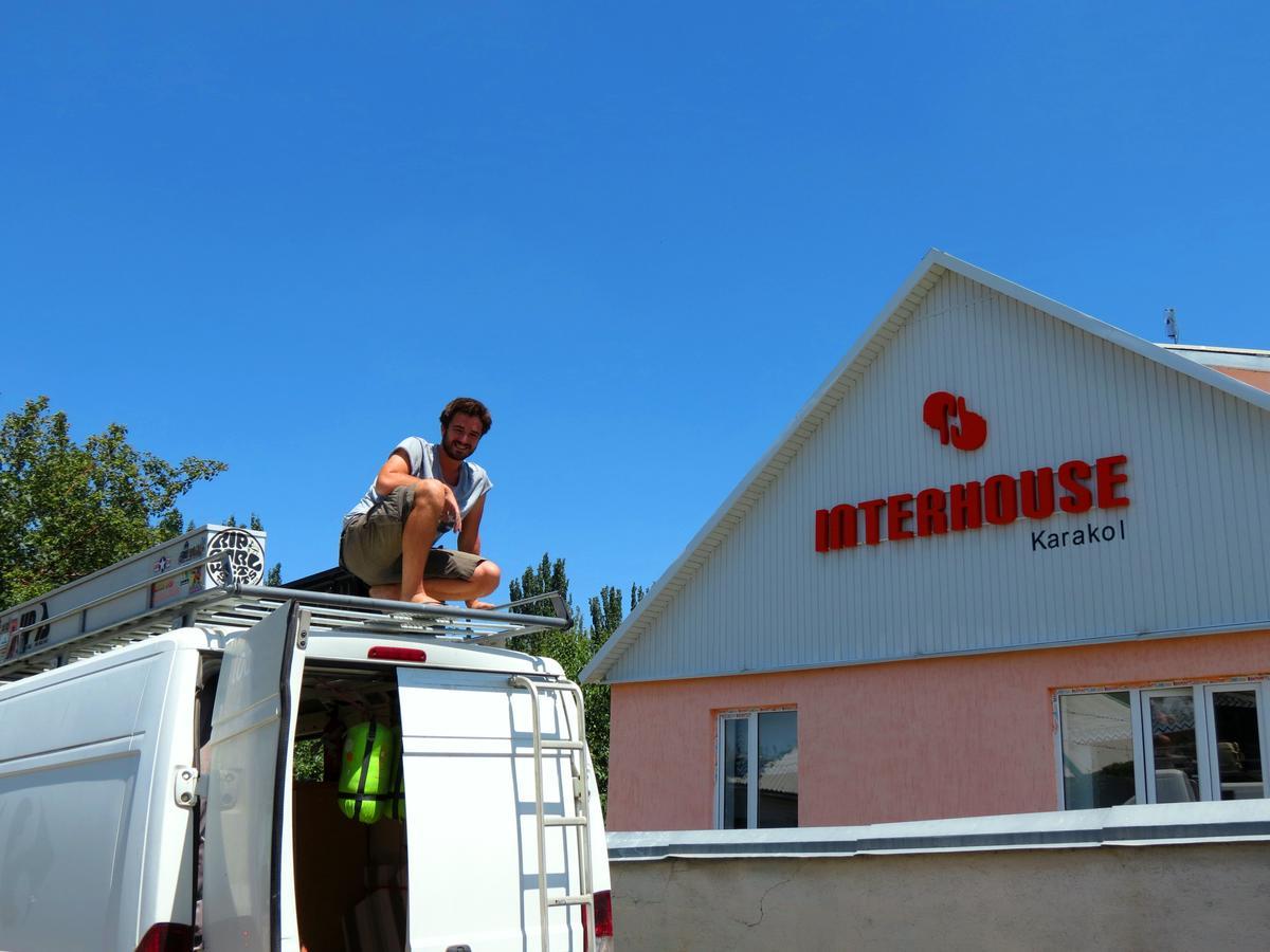 Interhouse Karakol Vandrehjem Eksteriør billede